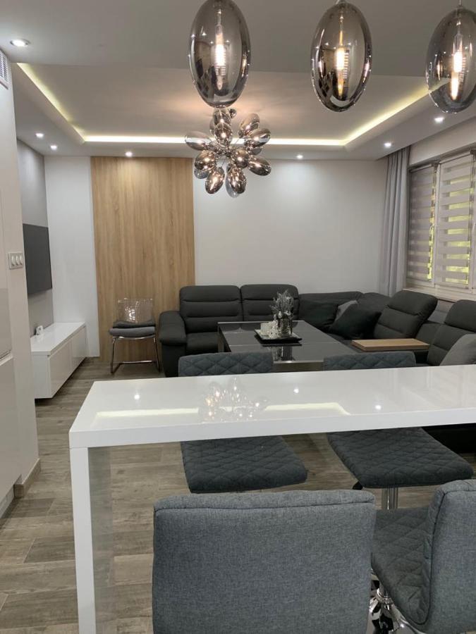 Prestige Line Apartament Legnica Exterior foto